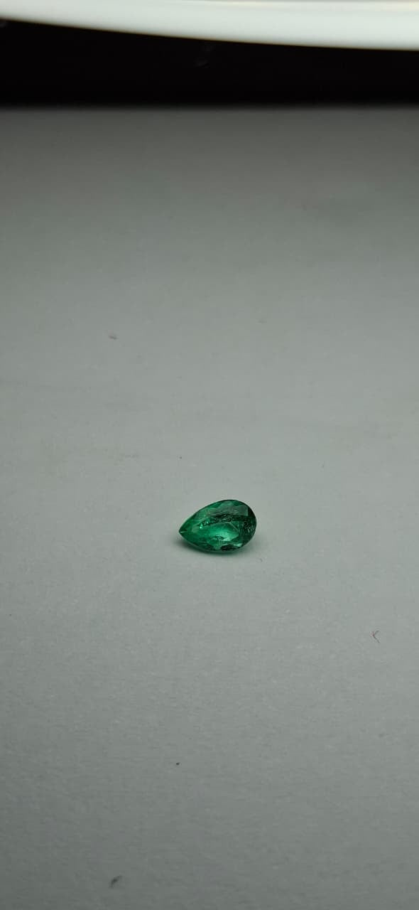 Esmeralda Natural Corte Lágrima 0.35 ct 