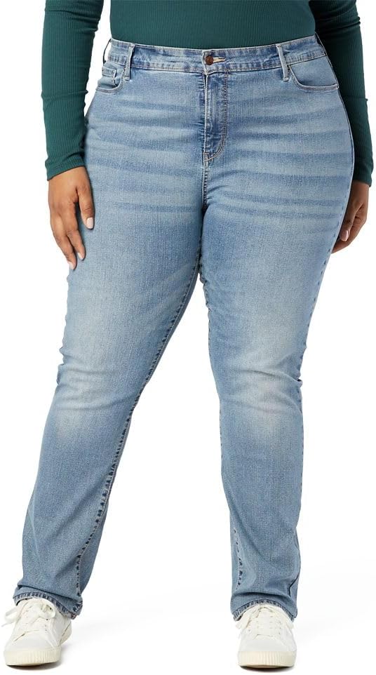 Levi Strauss Signature Gold Women's Curvy Totally Shaping Straight Jeans (Available in Plus Size)