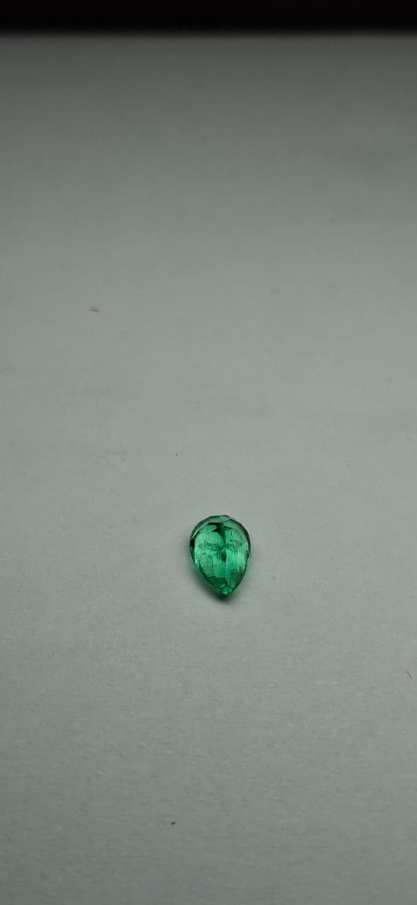 Esmeralda Natural Corte Lágrima 0.35 ct 