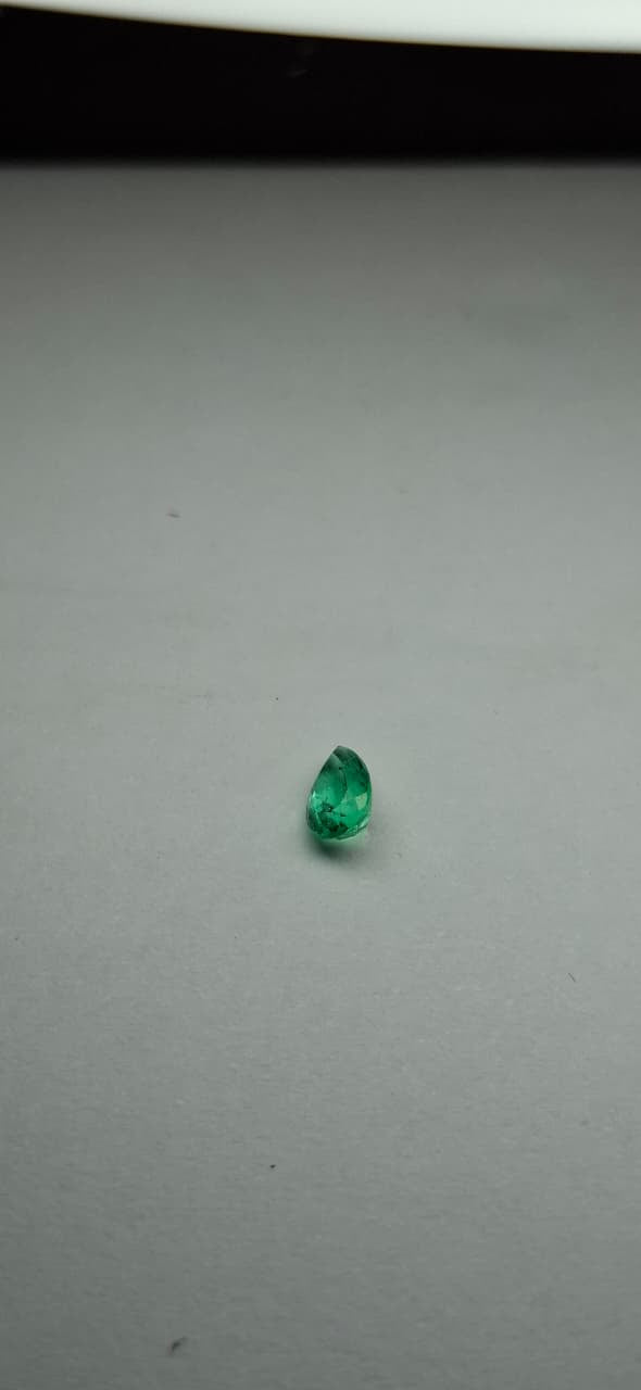 Esmeralda Natural Corte Lágrima 0.35 ct 