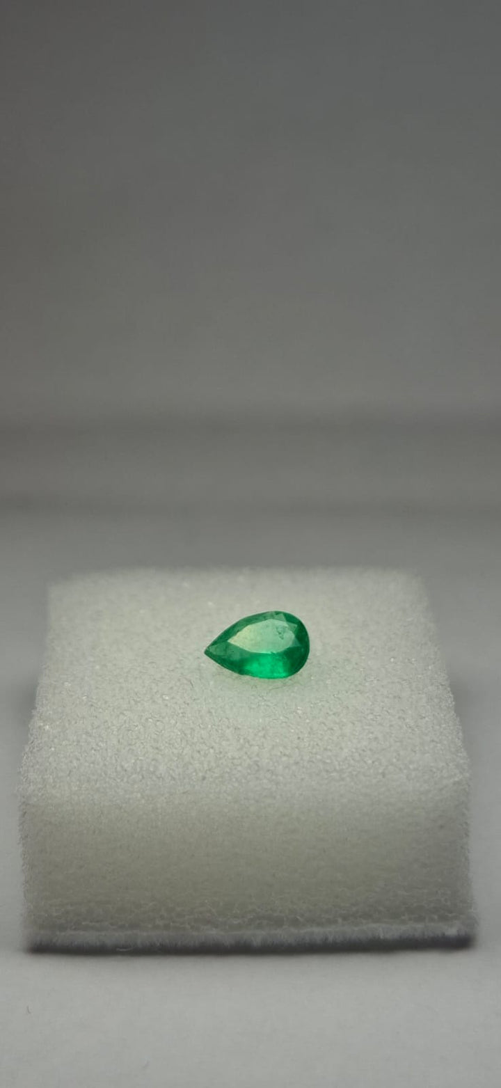 Esmeralda Natural Corte Lágrima 0.40 ct 