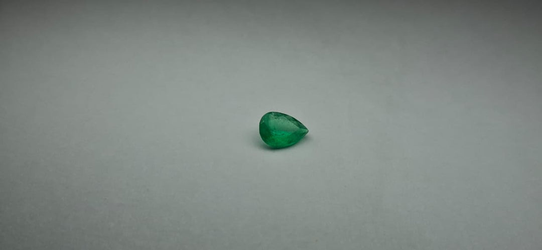 Esmeralda Natural Corte Lágrima 0.40 ct 